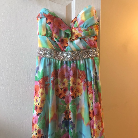 As U Wish Dresses & Skirts - As U Wish Strapless floral print high lo dress